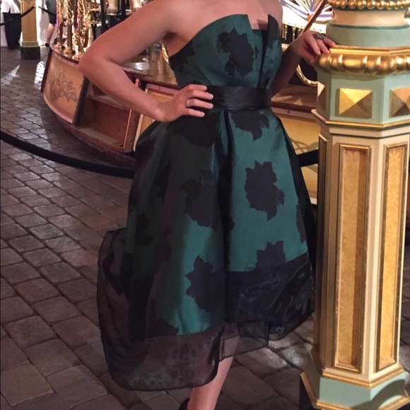 AKIRA, STUNNING Hunter Green/Black satin high-low dress. Size S - Picture 5 of 7